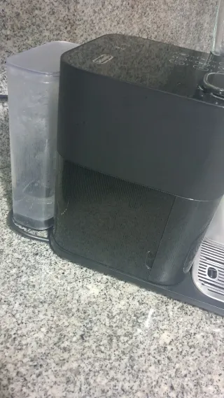 Cafetera Nespresso DeLonghi Lattissima