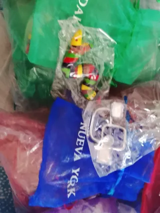 Lote de 80 broches a estrenar