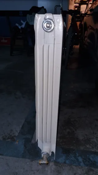 Radiador de pared blanco 48x70