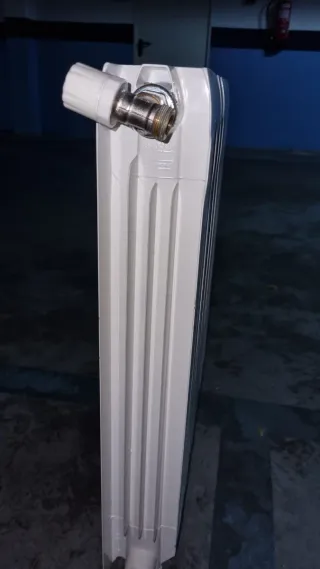 Radiador de pared blanco 48x70