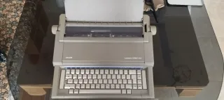 Máquina de escribir Olivetti Lettera E501-II