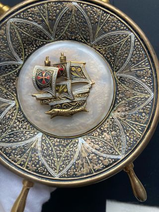 Timón Carabela Arte Damasquinado Antiguo Nácar.