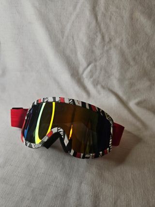 Gafas de esquí con diseño llamativo