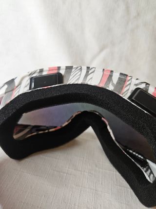 Gafas de esquí con diseño llamativo