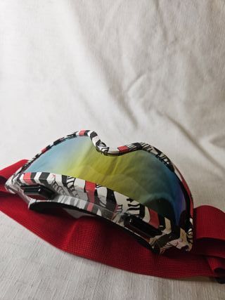 Gafas de esquí con diseño llamativo