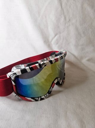 Gafas de esquí con diseño llamativo