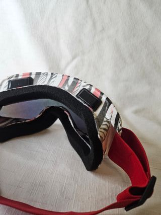 Gafas de esquí con diseño llamativo