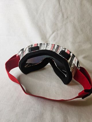 Gafas de esquí con diseño llamativo