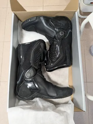 Botas de moto Dainese talla 42 como nuevas