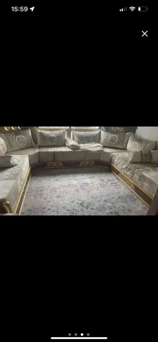 Sofá marroquí beige y dorado