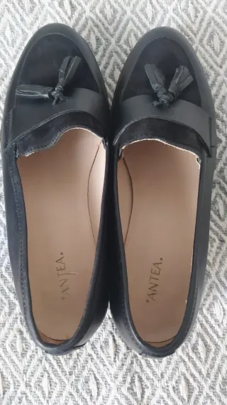 Zapatos mocasín negros con borlas ANTEA