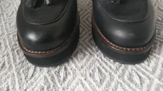 Zapatos mocasín negros con borlas ANTEA
