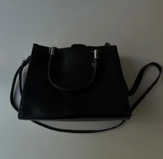 Bolso de cuero SCHUTZ negro con pedrería
