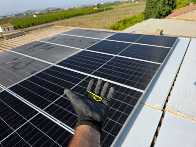 Instalador profesional de paneles solares en VLC
