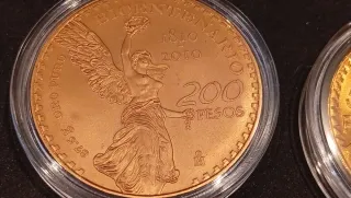 Lote Monedas Oro 50 Pesos, 200 Pesos, 20 Francos.