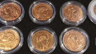 Lote Monedas Oro 50 Pesos, 200 Pesos, 20 Francos.