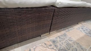 Sofá de exterior modular blanco y marrón