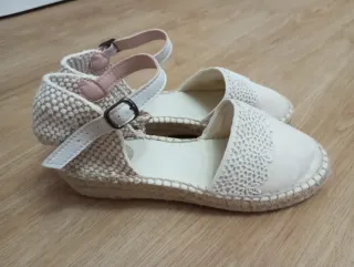 Alpargatas Beige y Blancas Talla 35