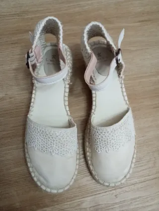 Alpargatas Beige y Blancas Talla 35