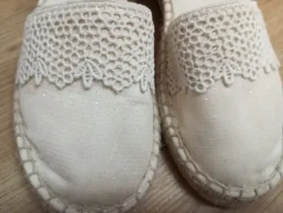 Alpargatas Beige y Blancas Talla 35