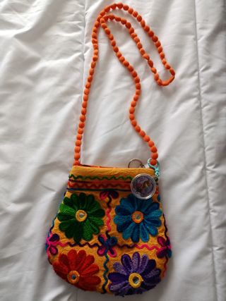 Bolso infantil bordado flores