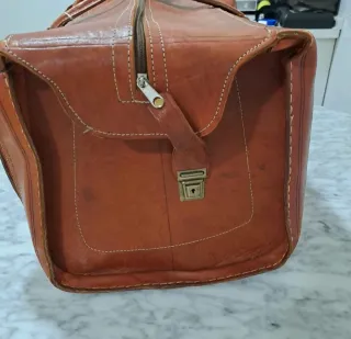 Maletín antiguo de cuero marrón