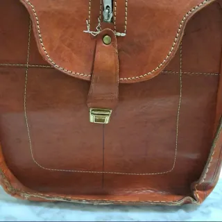 Maletín antiguo de cuero marrón