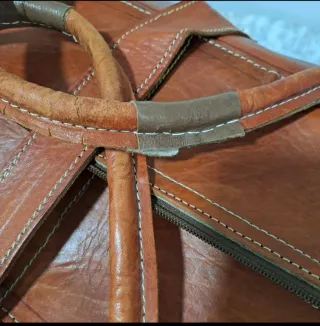 Maletín antiguo de cuero marrón