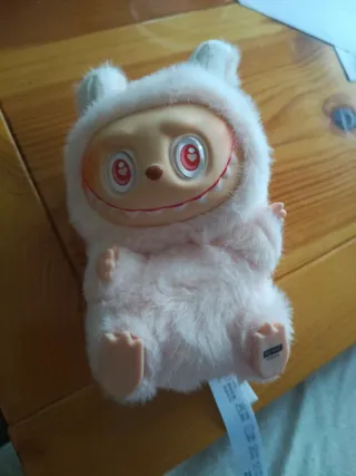 Labubu original de tienda sin caja