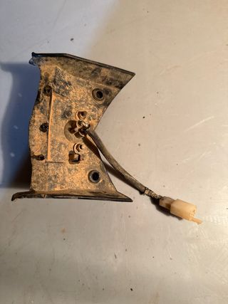 Soporte y luz matrícula Quad Goes 220