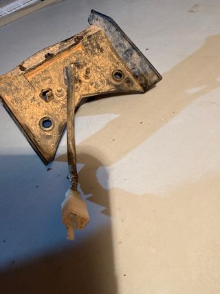 Soporte y luz matrícula Quad Goes 220