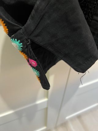 Top negro con adornos