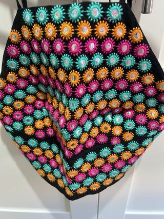 Top negro con adornos