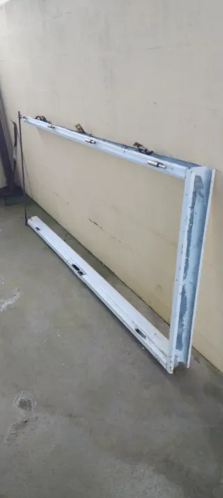 Puerta de chapa blanca