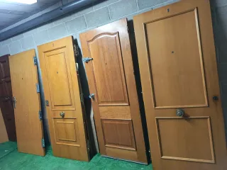 Puerta de entrada blindada sin marco