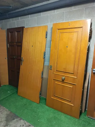 Puerta de entrada blindada sin marco