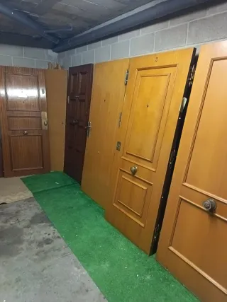 Puerta de entrada blindada sin marco