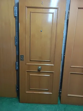 Puerta de entrada blindada sin marco