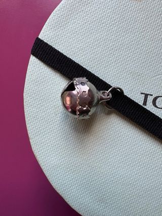 Caja Tous Beige con Charm Bola Plateada