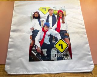 Funda cojín y sudadera Rebelde Way