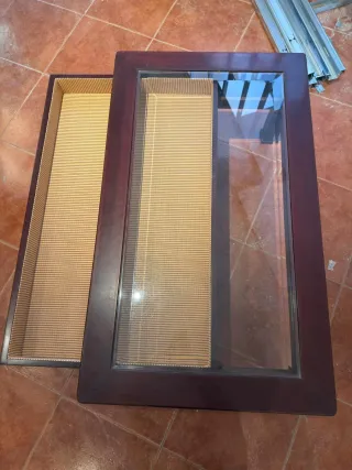 Mesa de comedor de madera y cristal