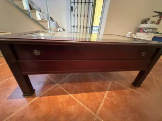 Mesa de comedor de madera y cristal