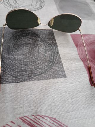 Gafas de sol polarizadas doradas y negras