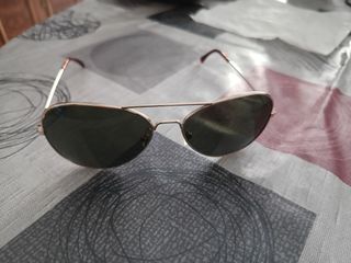 Gafas de sol polarizadas doradas y negras