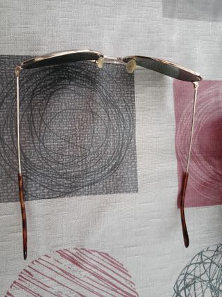 Gafas de sol polarizadas doradas y negras