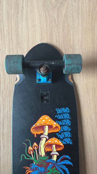 Skate Negro con Diseño de Hongos