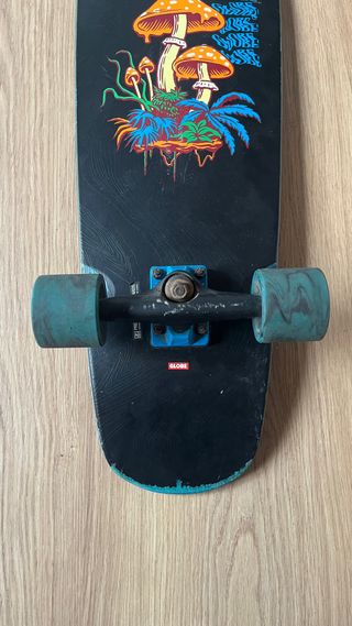 Skate Negro con Diseño de Hongos