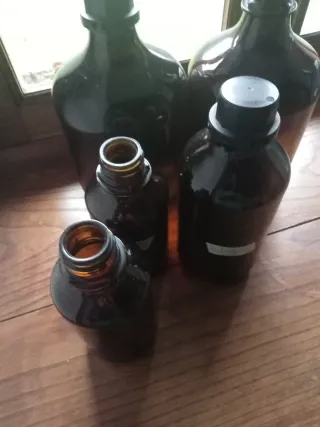 Bottiglie in cristallo ambra di varie dimensioni 3, 1 e 3/4 l