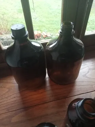 Bottiglie in cristallo ambra di varie dimensioni 3, 1 e 3/4 l