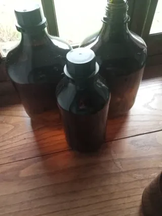 Bottiglie in cristallo ambra di varie dimensioni 3, 1 e 3/4 l